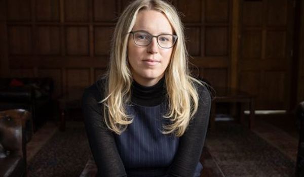 Portrait of Kelsey Doerkson at Oxford college